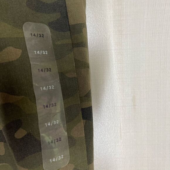 Gap new with tags camouflage mid rise ankle legging, size 14 - Picture 5 of 16